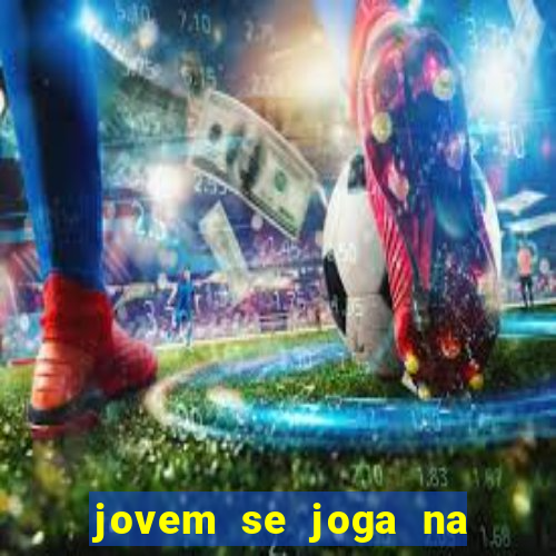 jovem se joga na linha do trem 2024